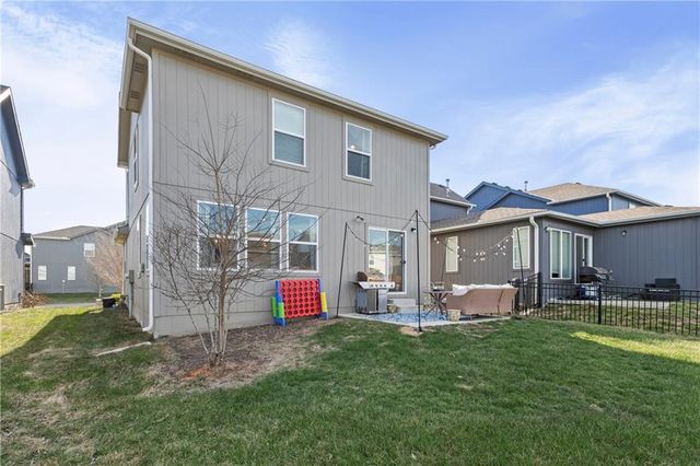 8788 SW 9th Street, Blue Springs, MO 64064