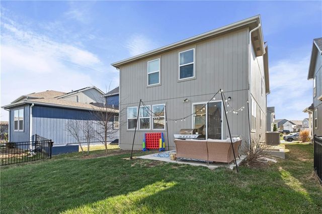 8788 SW 9th Street, Blue Springs, MO 64064