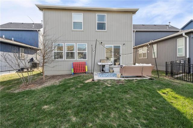 8788 SW 9th Street, Blue Springs, MO 64064