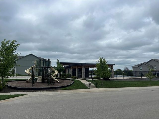 8788 SW 9th Street, Blue Springs, MO 64064