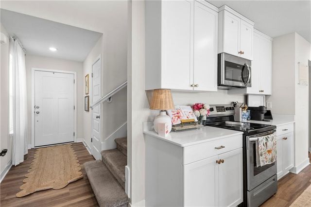 8788 SW 9th Street, Blue Springs, MO 64064