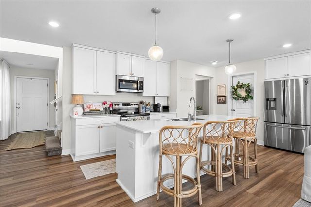 8788 SW 9th Street, Blue Springs, MO 64064