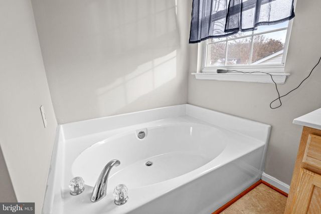 35511 GOLF COURSE DR, Mechanicsville, MD 20659