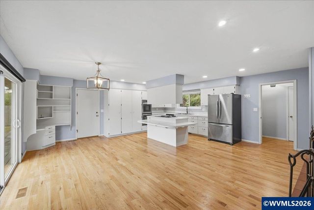 3146 South Shore Dr SE, Albany, OR 97322