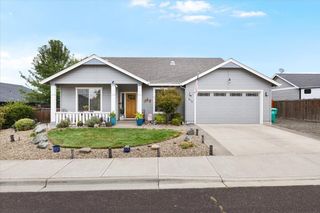 676 Nottingham Terrace, Eagle Point, OR 97524