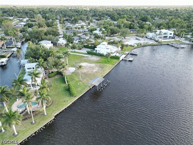 4567 E Riverside DR, Fort Myers, FL 33905