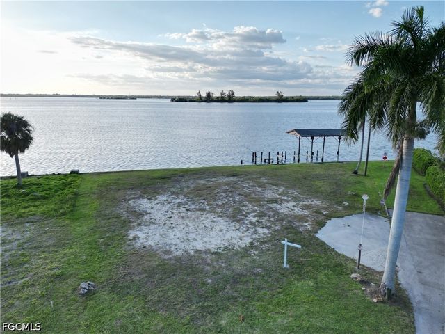 4567 E Riverside DR, Fort Myers, FL 33905