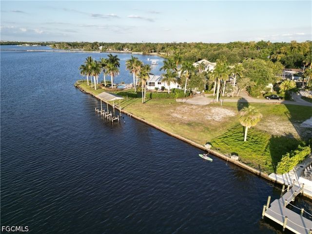 4567 E Riverside DR, Fort Myers, FL 33905