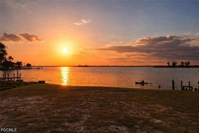 4567 E Riverside DR, Fort Myers, FL 33905