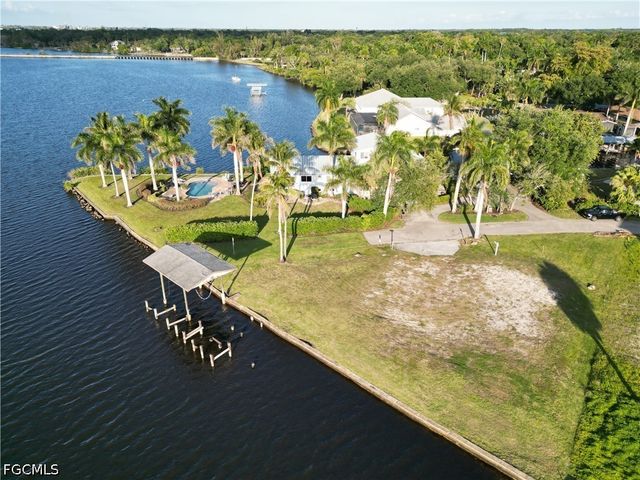 4567 E Riverside DR, Fort Myers, FL 33905