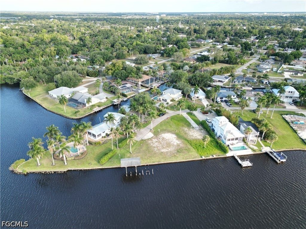 4567 E Riverside DR, Fort Myers, FL 33905