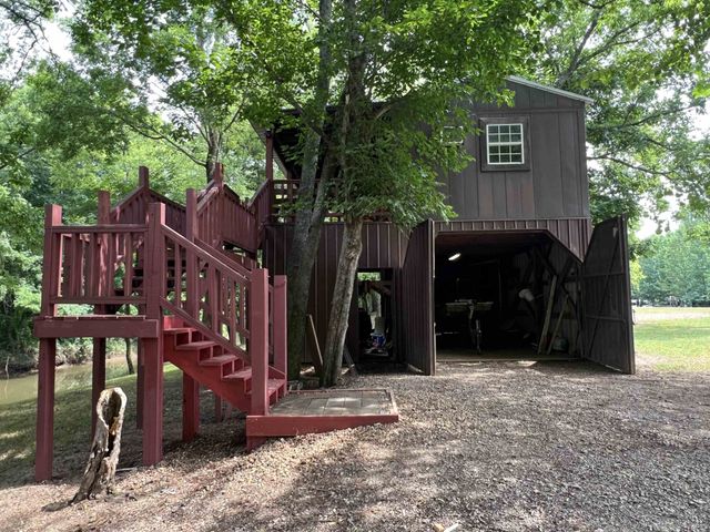 590 TOWBOAT LN, Adamsville, TN 38310