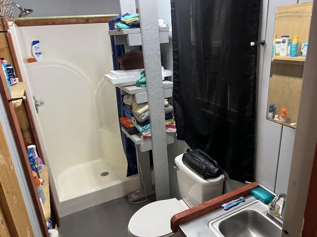 590 TOWBOAT LN, Adamsville, TN 38310