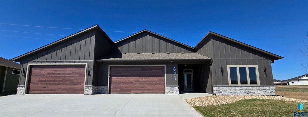 825 N Sylvan Dr Drive, Sioux Falls, SD 57110