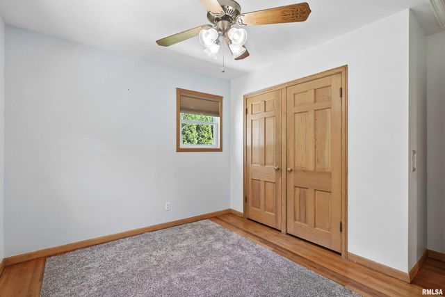 1128 N CODY Road, Le Claire, IA 52753