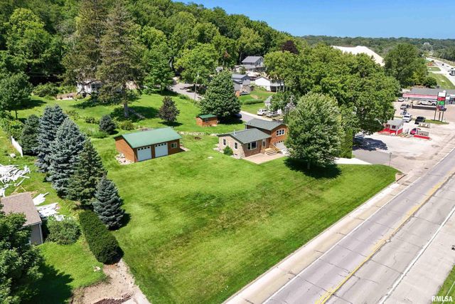 1128 N CODY Road, Le Claire, IA 52753