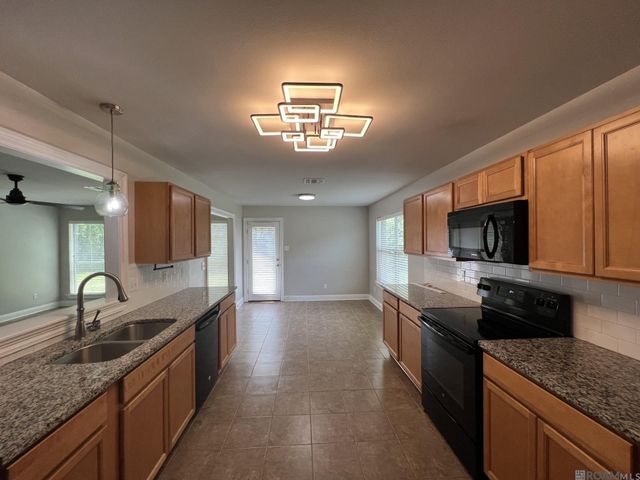23816 Stoneridge Ln, Denham Springs, LA 70726