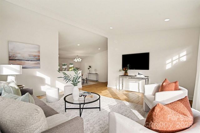 6738 Starcrest Drive, Charlotte, NC 28210