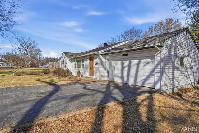 613 Plantmore Drive, St Louis, MO 63135