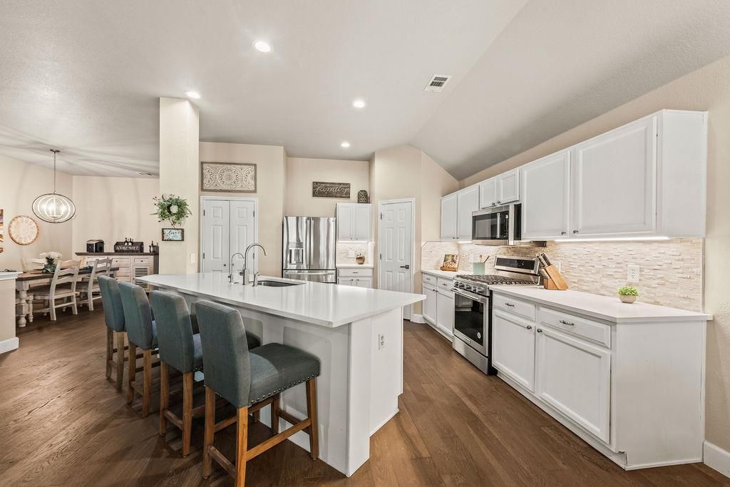 4221 N Summercrest LOOP, Round Rock, TX 78681