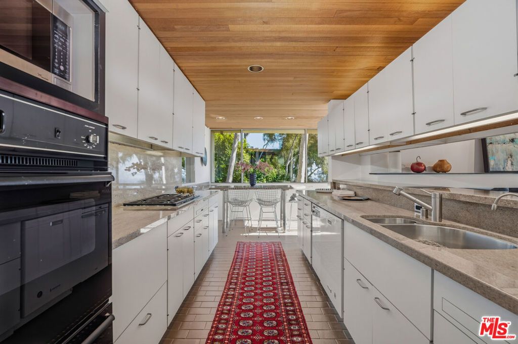 Image 18 of property listing at 12268 Canna Road, Los Angeles, CA 90049