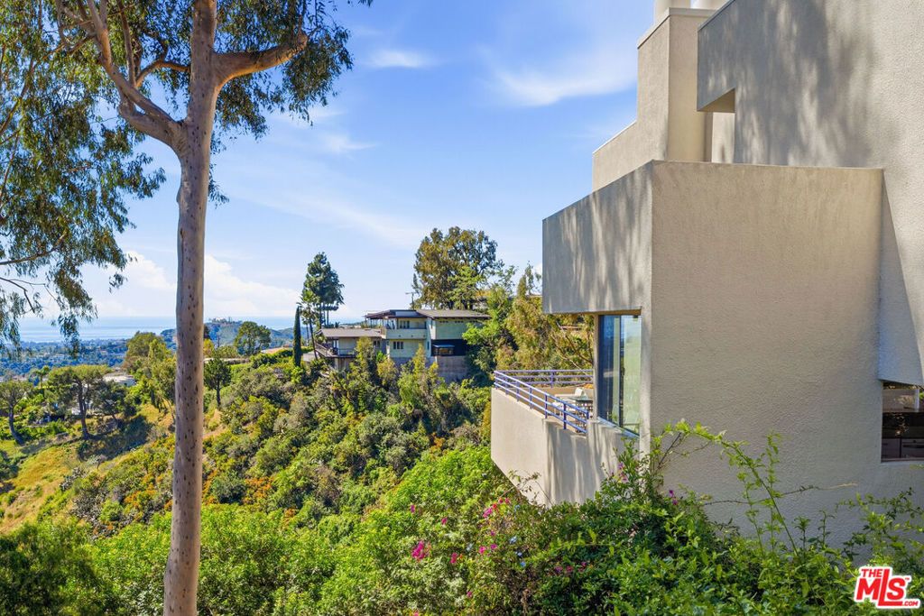 Image 3 of property listing at 12268 Canna Road, Los Angeles, CA 90049