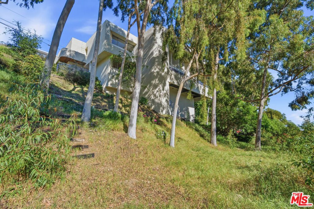 Image 36 of property listing at 12268 Canna Road, Los Angeles, CA 90049