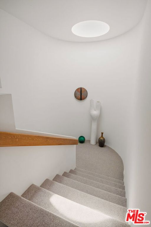 Image 9 of property listing at 12268 Canna Road, Los Angeles, CA 90049