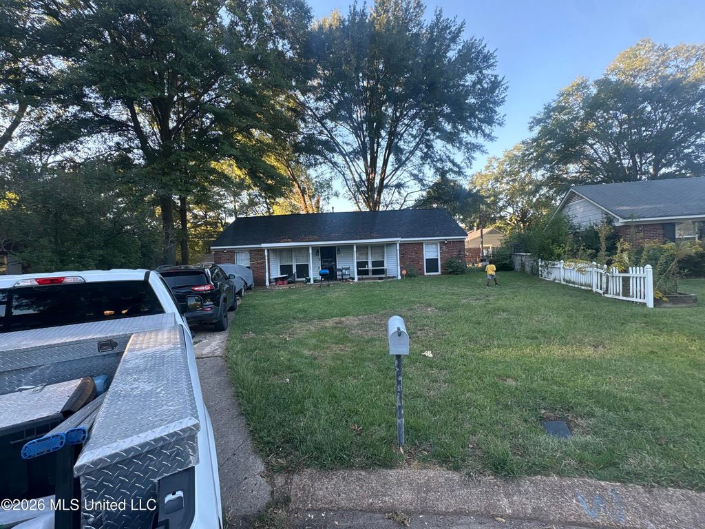 2128 Brookhaven Drive, Southaven, MS 38671 — exterior