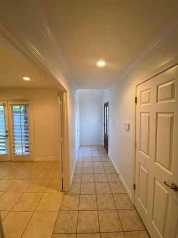 3710 Sherwood Lane 109, Houston, TX 77092