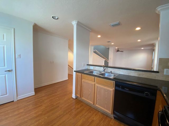 3710 Sherwood Lane 109, Houston, TX 77092