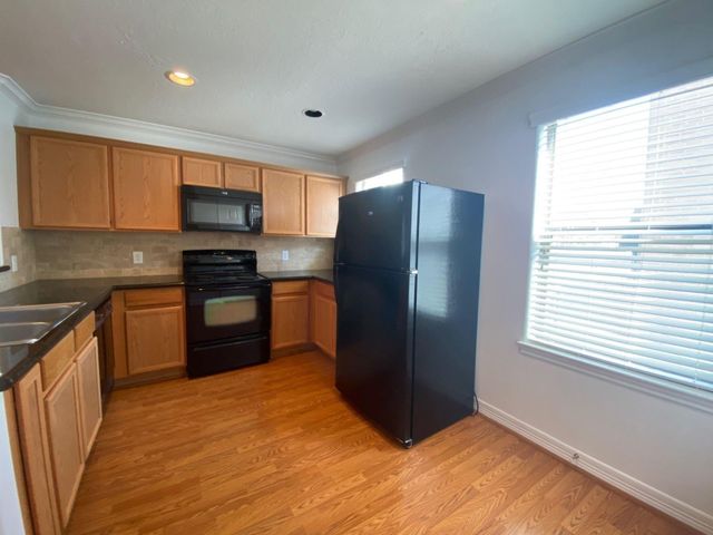 3710 Sherwood Lane 109, Houston, TX 77092