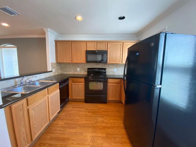 3710 Sherwood Lane 109, Houston, TX 77092