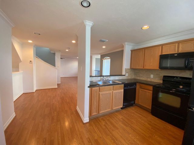 3710 Sherwood Lane 109, Houston, TX 77092
