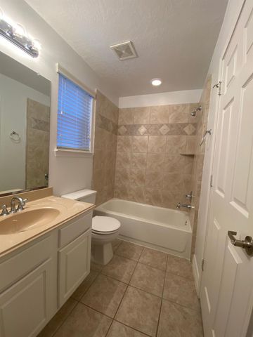 3710 Sherwood Lane 109, Houston, TX 77092