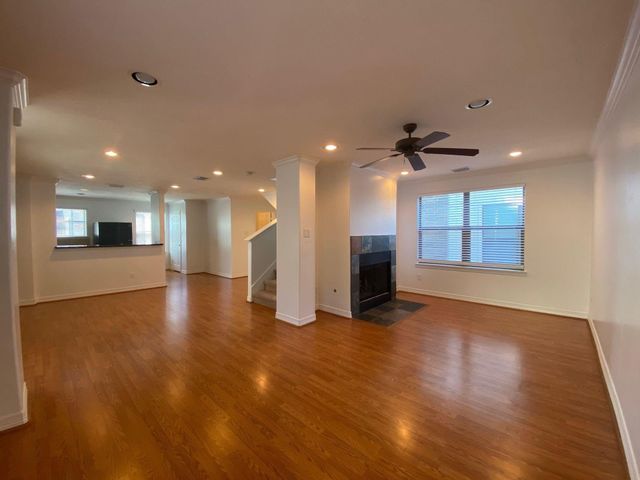 3710 Sherwood Lane 109, Houston, TX 77092