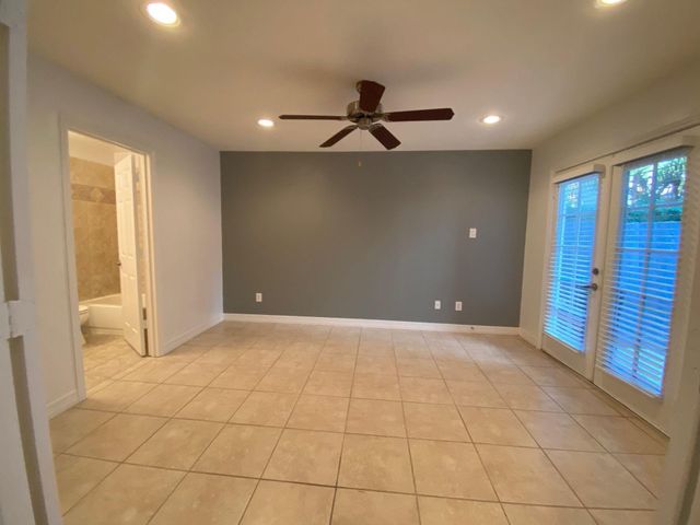 3710 Sherwood Lane 109, Houston, TX 77092