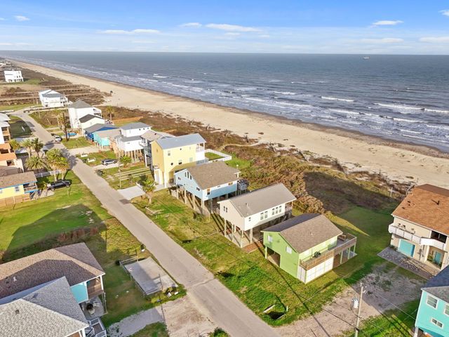 17515 Bristow Drive, Galveston, TX 77554