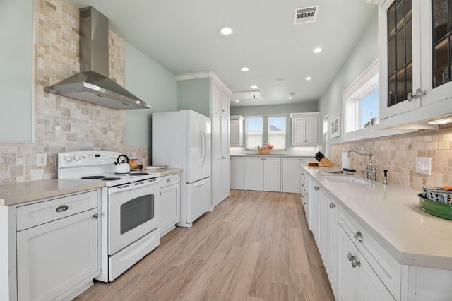 17515 Bristow Drive, Galveston, TX 77554