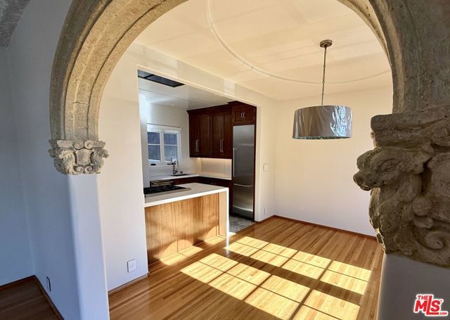 1302 N Sweetzer Avenue 201, West Hollywood, CA 90069