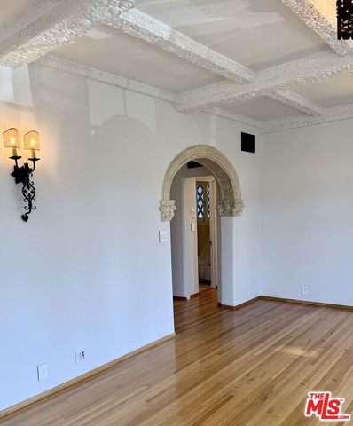 1302 N Sweetzer Avenue 201, West Hollywood, CA 90069