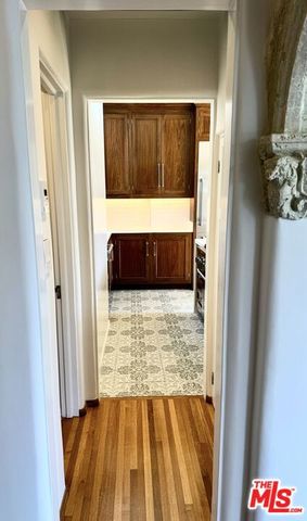 1302 N Sweetzer Avenue 201, West Hollywood, CA 90069