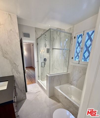 1302 N Sweetzer Avenue 201, West Hollywood, CA 90069