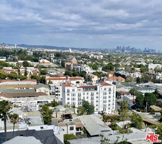 1302 N Sweetzer Avenue 201, West Hollywood, CA 90069