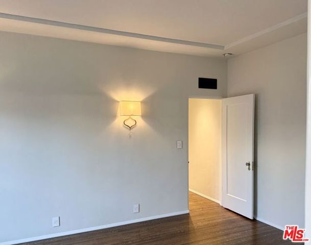 1302 N Sweetzer Avenue 201, West Hollywood, CA 90069