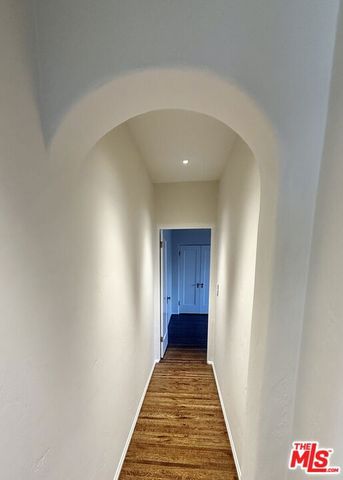 1302 N Sweetzer Avenue 201, West Hollywood, CA 90069