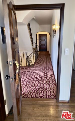 1302 N Sweetzer Avenue 201, West Hollywood, CA 90069