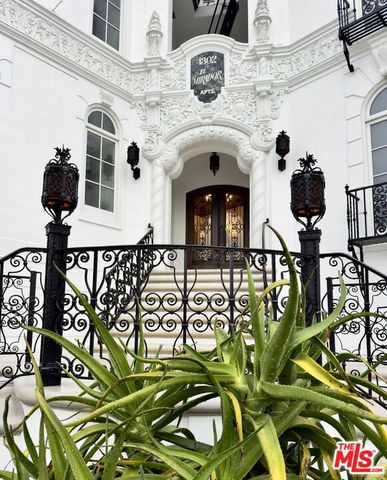 1302 N Sweetzer Avenue 201, West Hollywood, CA 90069