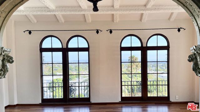 1302 N Sweetzer Avenue 201, West Hollywood, CA 90069