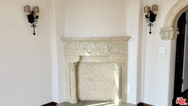 1302 N Sweetzer Avenue 201, West Hollywood, CA 90069